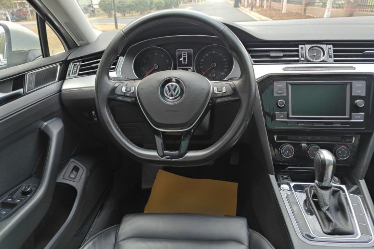 Used Volkswagen Magotan 2019 330TSI DSG Leading Edition China V Standard
