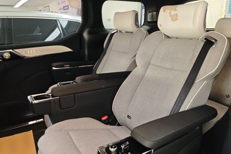 Used Volvo EM90 2025 Ultra Six-Seater