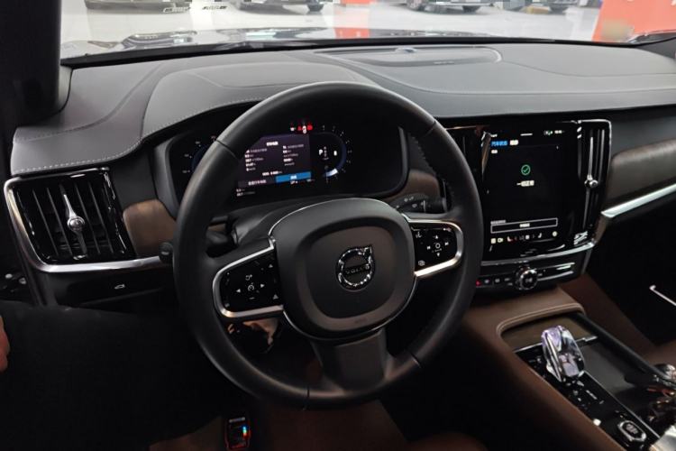 Used Volvo S90 2025 B5 Zhiyuan Luxury Edition
