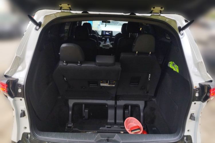 Used Toyota Granvia 2024 2.5L Hybrid Luxury Edition