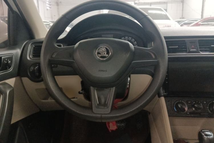 Used Skoda Rapid 2015 1.6L Automatic Smart Selection Model