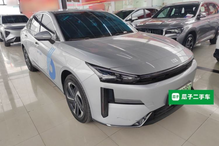 Used  L6 2025 EM-i 140km Starship Edition
