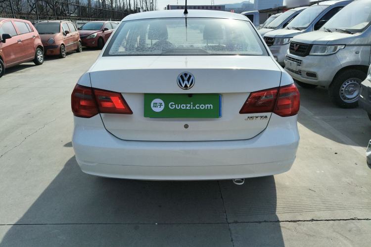 Used Volkswagen Jetta 2015 1.6L Manual Fashion Edition
