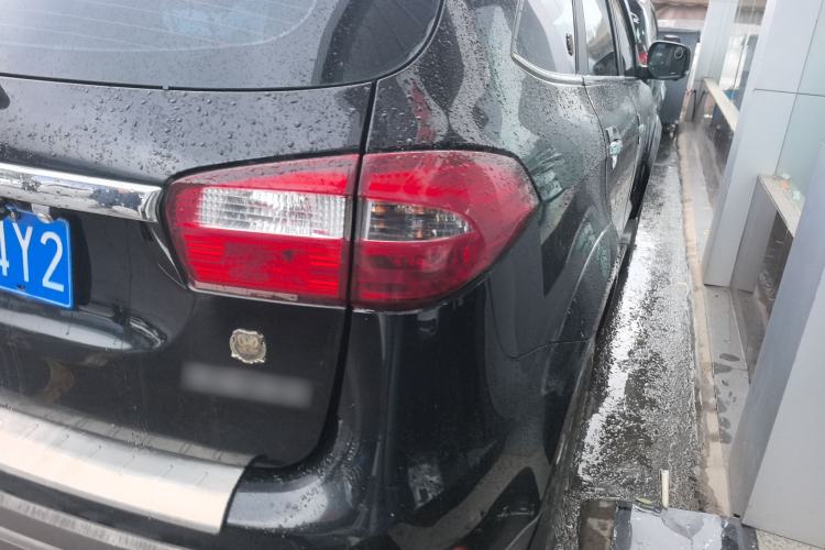 Used JMC Yusheng S350 2016 2.4T Automatic 2WD Diesel Luxury Version with Sunroof 5 Seats
