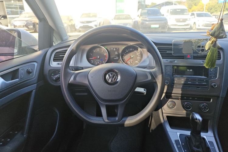 Used Volkswagen Golf 2016 1.6L Automatic Fashion Model
