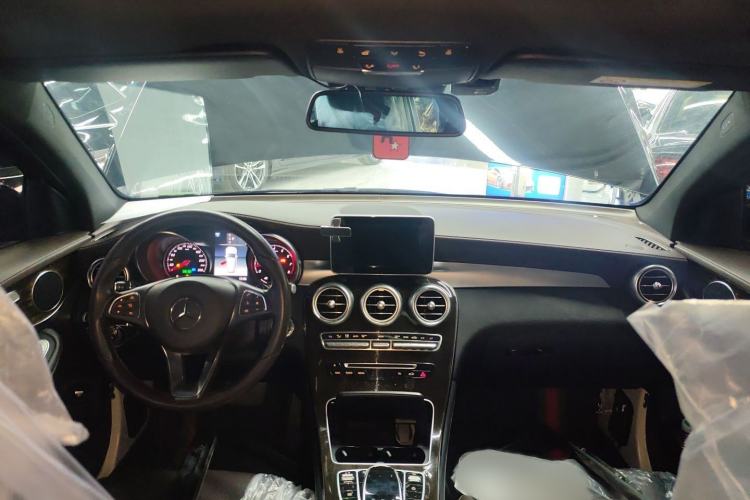 Used Mercedes-Benz GLC 2019 Facelift GLC 260 L 4MATIC Luxury Model
