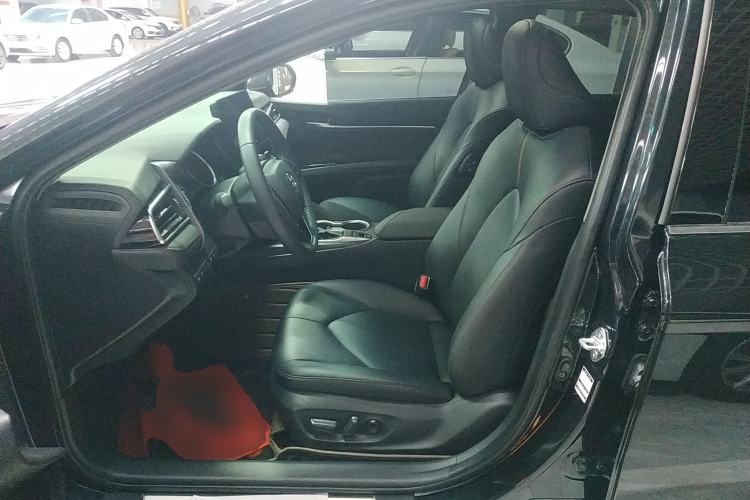 Used Toyota Camry 2023 2.0G Luxury Edition
