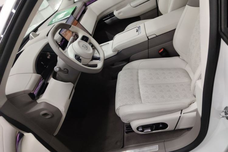 Used Zeekr 7X 2025 100 kWh Long-Range Rear-Wheel Drive with Intelligent Driving Features
