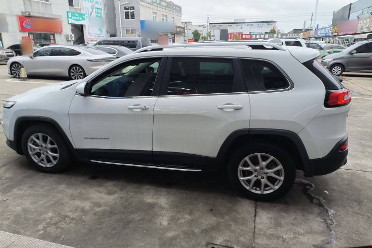 Used  Cherokee 2016 2.0L Superior Edition
