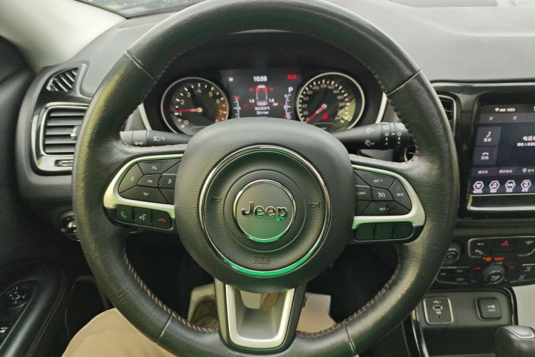 Used  Compass 2019 220T Automatic Family Edition
