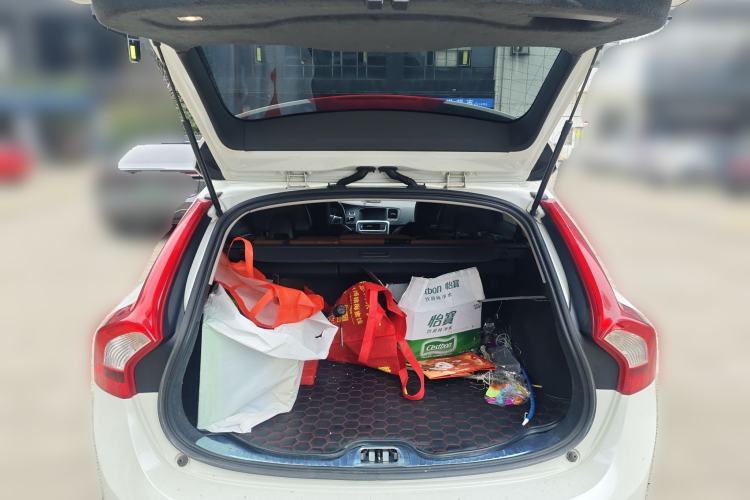 Used Volvo V60 2014 T5 Zhiya Edition