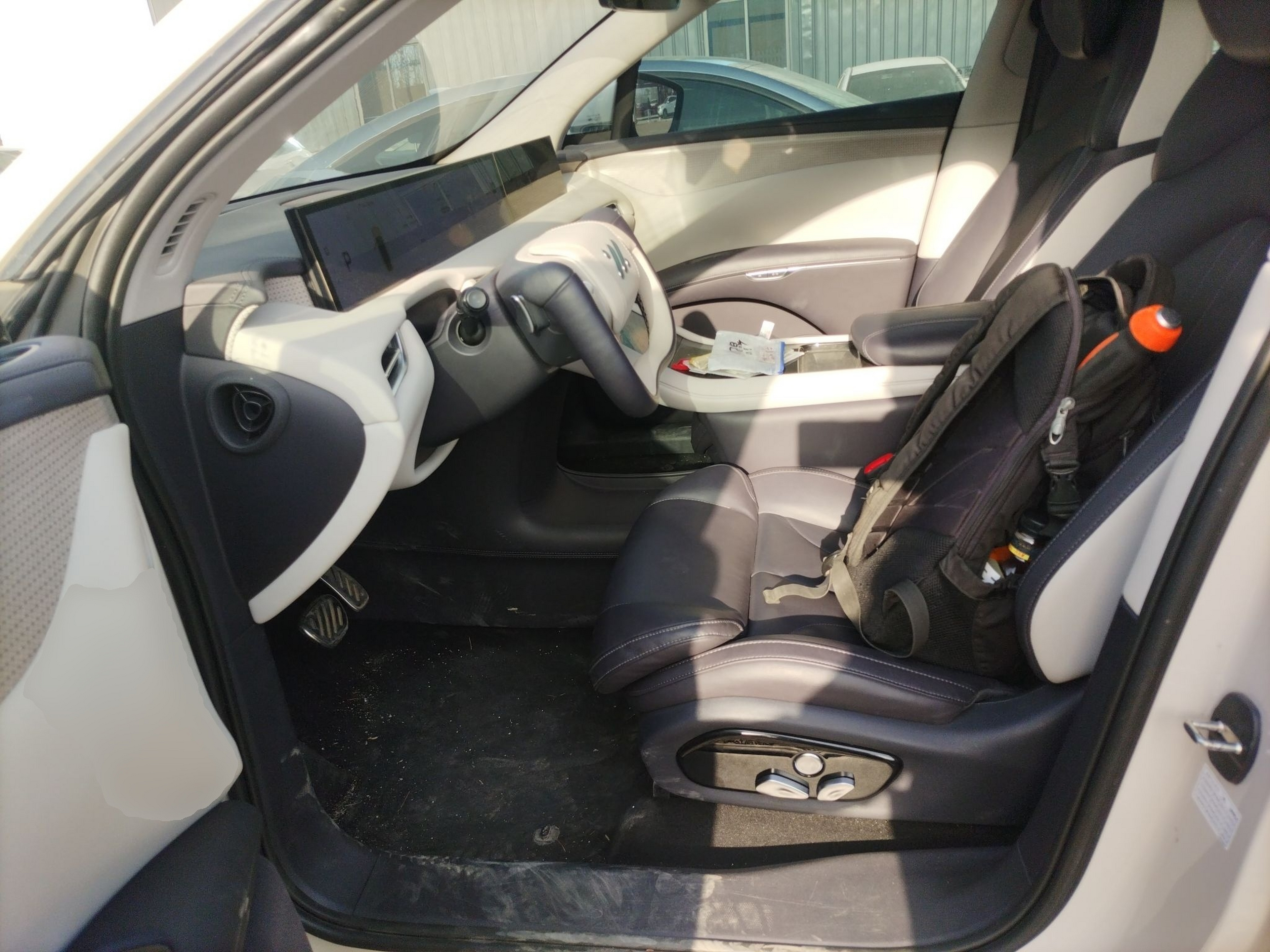 Переднее сиденье в автомобиле