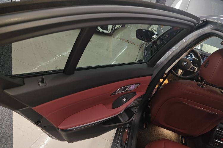 Used BMW i3 2022 eDrive 35 L
