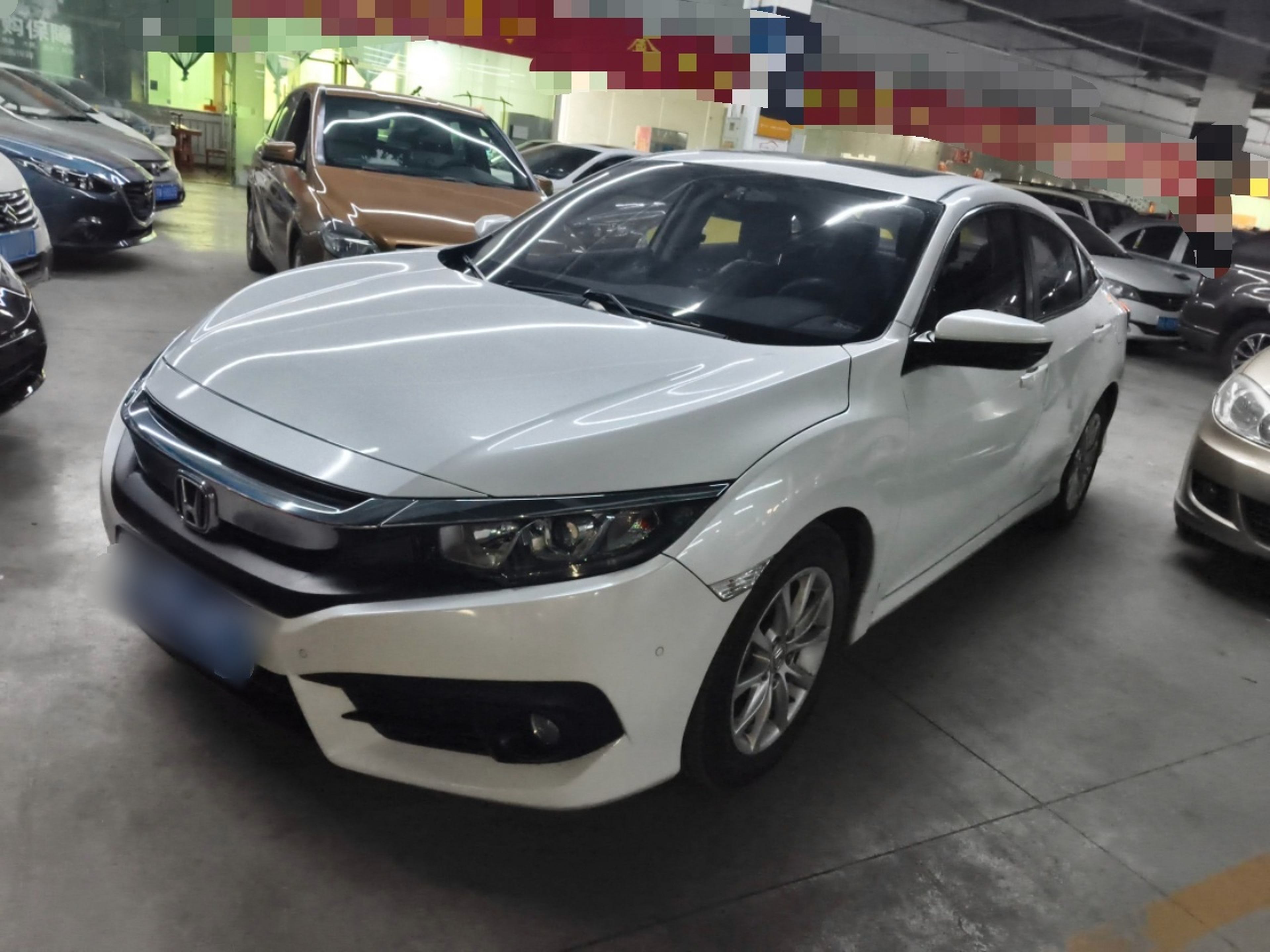 تحت مقدمة السيارة