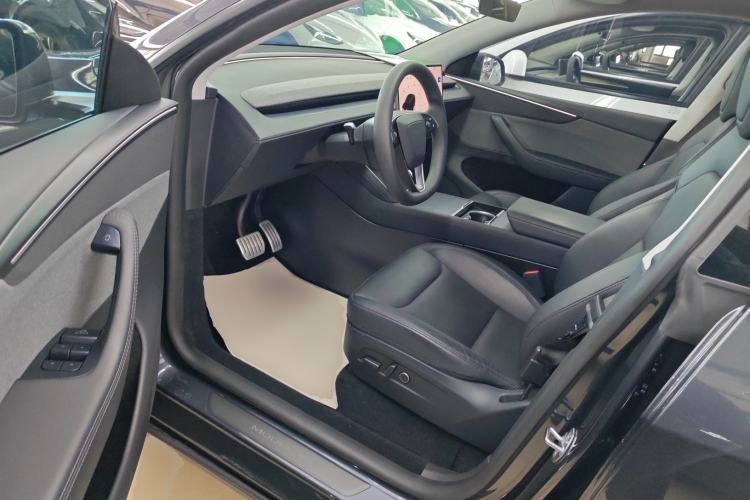 Used Tesla Model Y 2025 Rear-Wheel-Drive Version