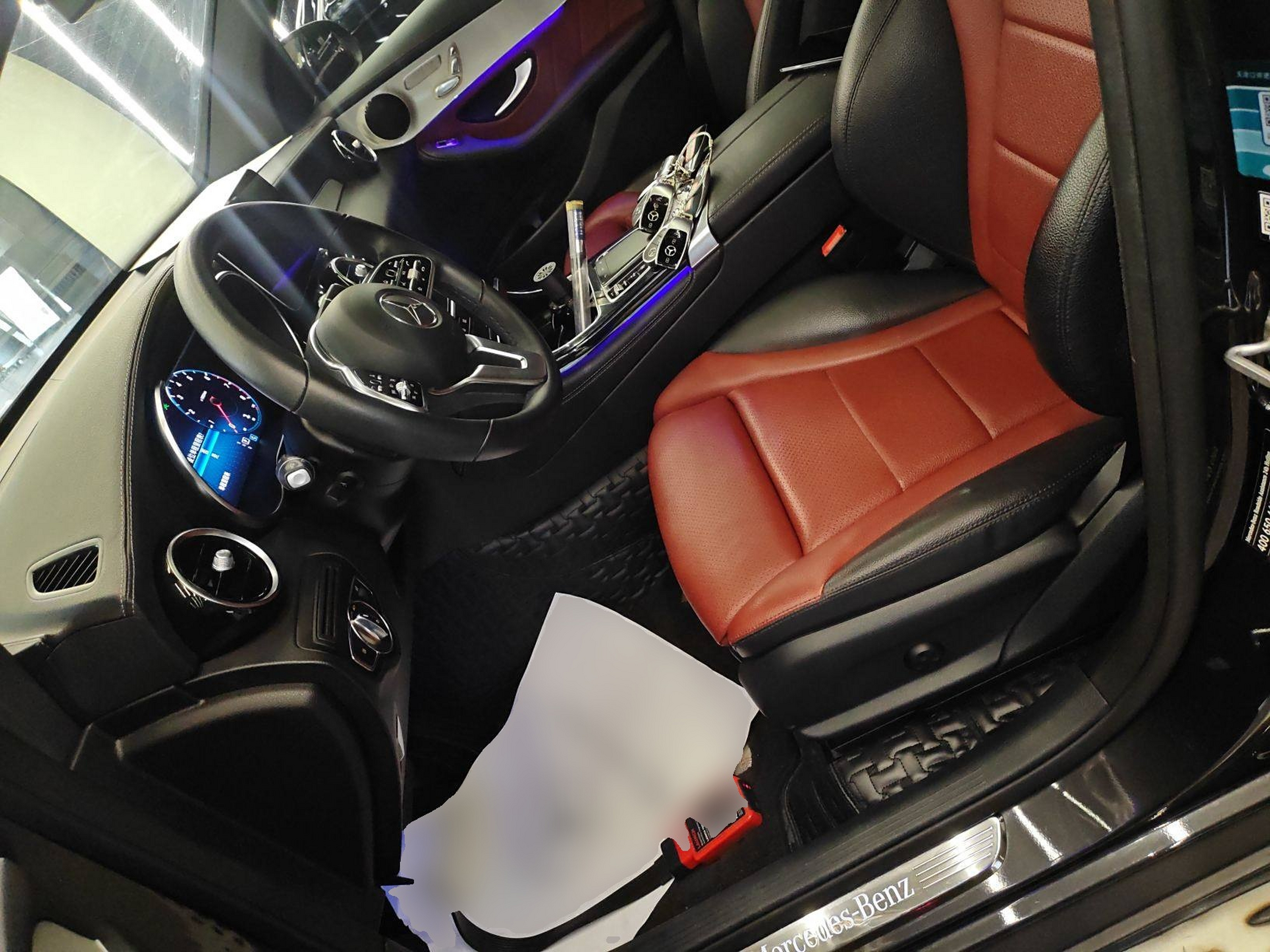 المقاعد الأمامية داخل السيارة