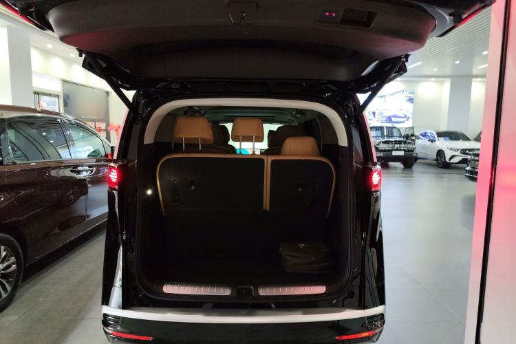 Used Denza D9 2024 DM-i 1050 Luxury Model