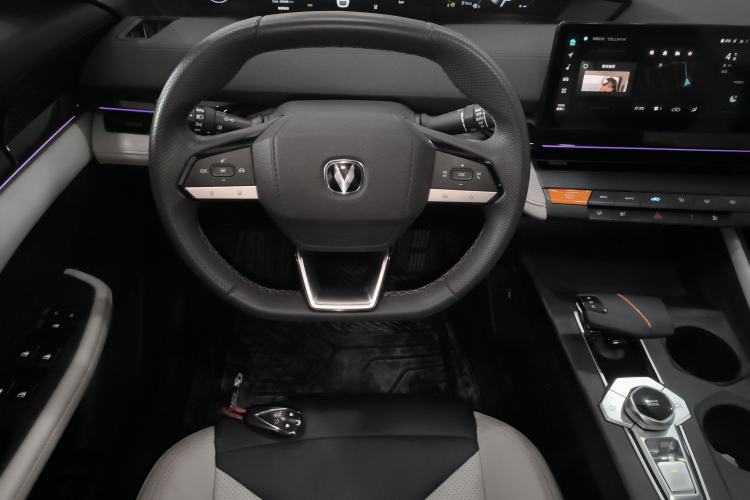 Used Changan UNI-V iDD 2024 Blue Whale Smart Electric iDD 136km Luxury Model
