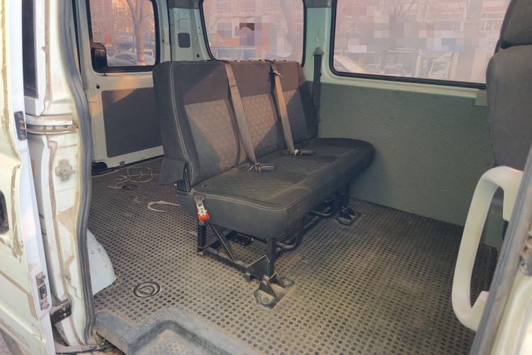 Used SAIC MAXUS Xintu V80 2019 2.5T Classic Edition 6-Speed Manual – Aoyuntong Modified Version Short Wheelbase Mid-Height Roof 5/6 Seats
