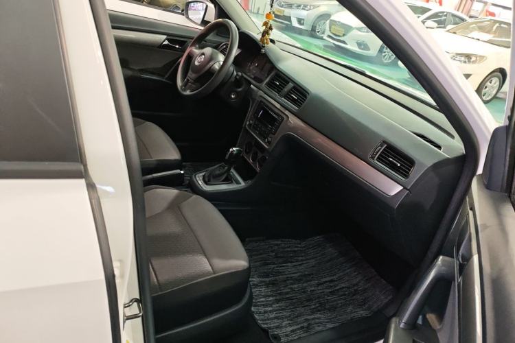 Used Volkswagen Gran Lavida 2013 1.6L Automatic Fashion Model
