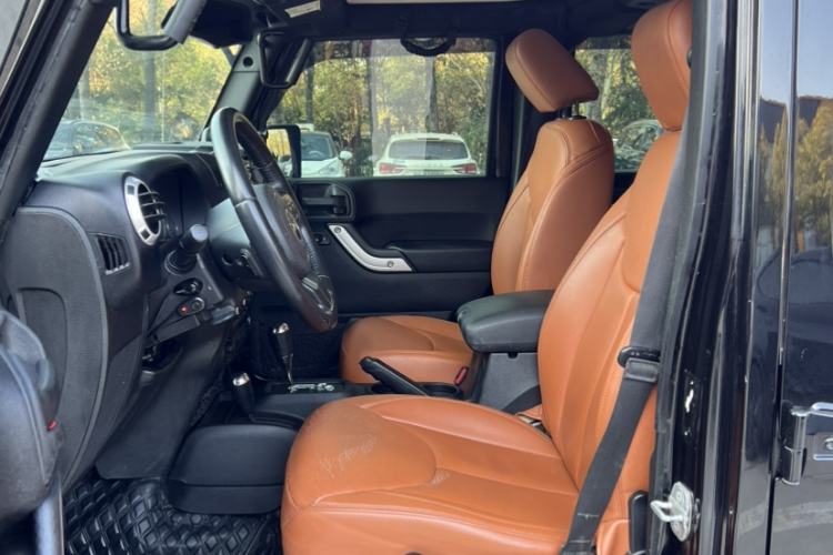 Used  Wrangler 2014 3.0L Sahara Four-Door Edition
