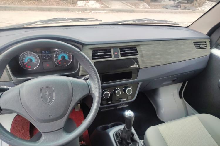 Used Jinbei Hiace X30 2023 1.5L Super-Comfortable Passenger Van 5/6/7-Seater Non-Air-Conditioned Version Model SWC15M