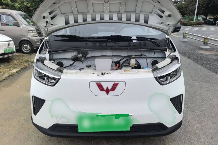 Used Wuling Yangguang 2024 300km Comfort-Grade Passenger Van 60kW
