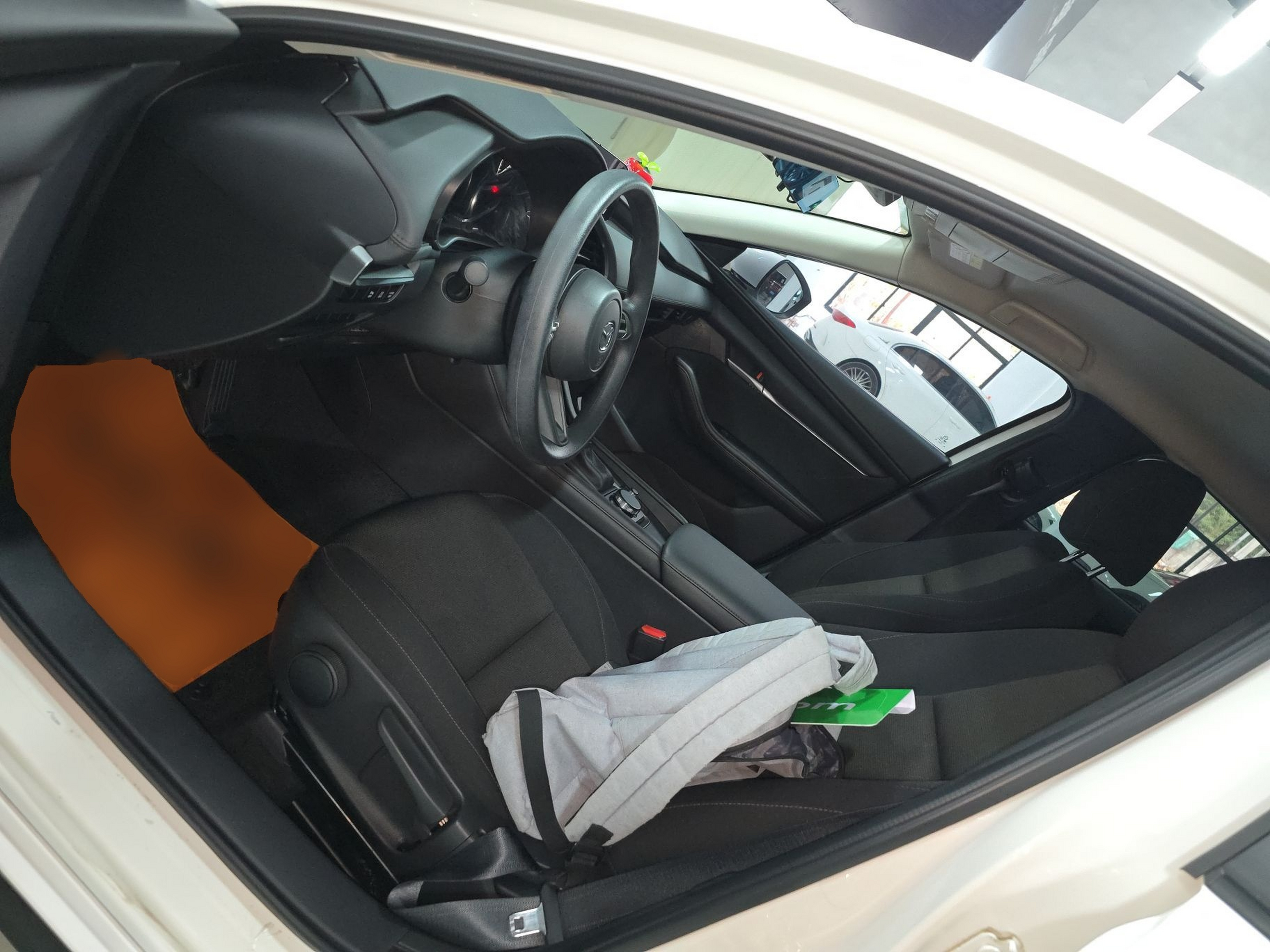 Переднее сиденье в автомобиле