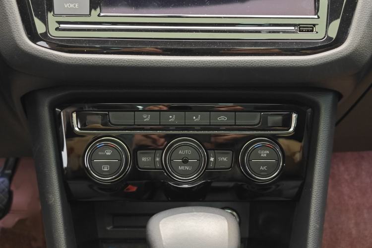 Used Volkswagen Tiguan L 2019 330TSI Automatic Two-Wheel Drive Panoramic Comfort Edition China V Standard
