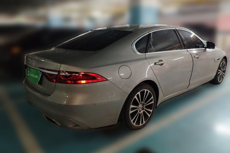 Used Jaguar XFL 2025 Model—2.0T P250, Two-Wheel Drive, Premium Luxury Edition