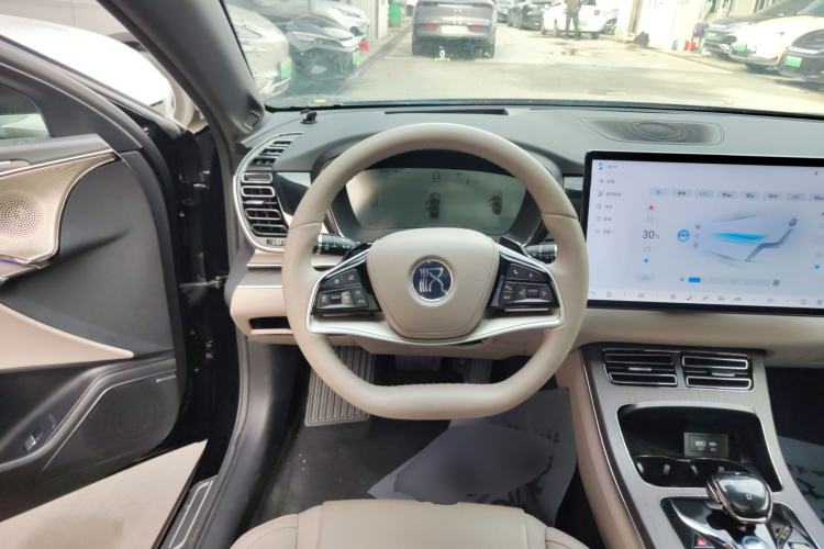 Used BYD Han 2025 EV with 701 km of Laser Radar-Enabled Intelligent Driving