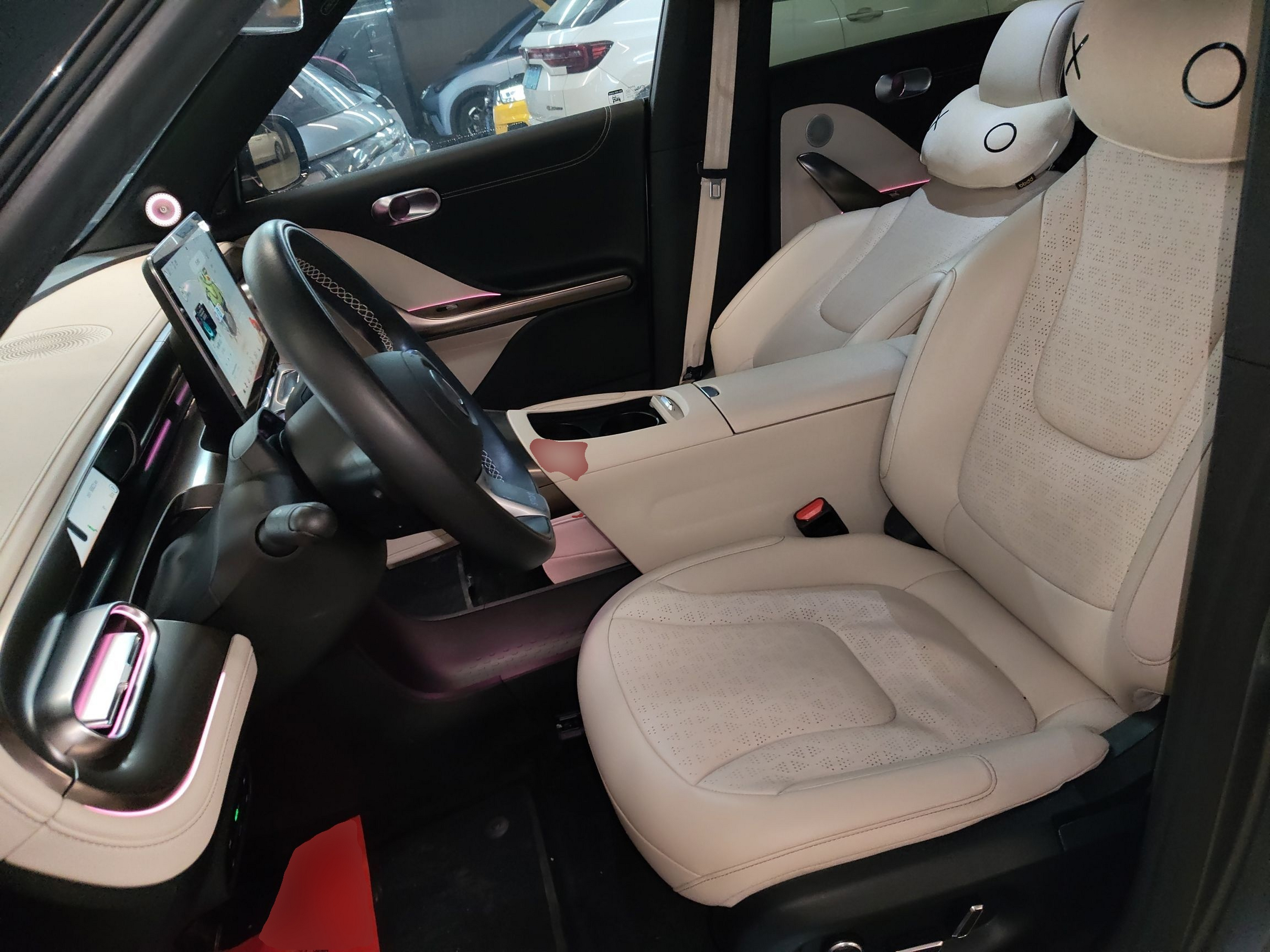 المقاعد الأمامية داخل السيارة