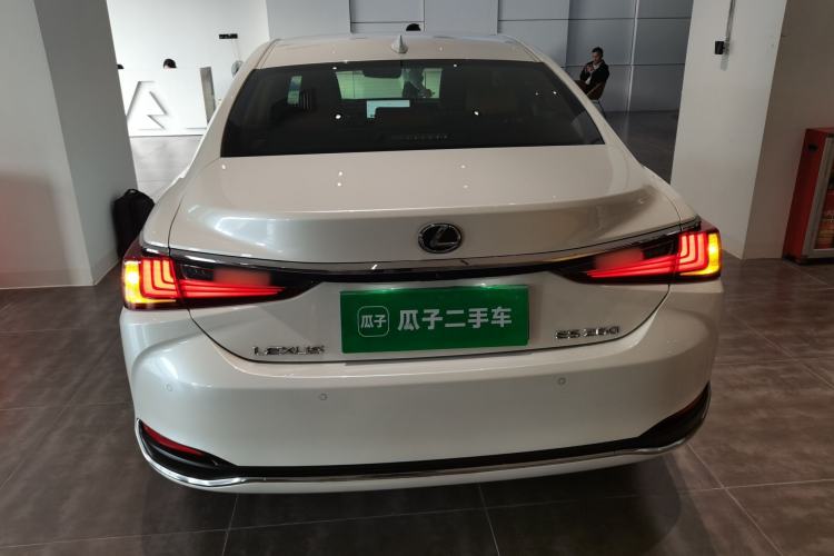 Used Lexus ES 2023 200 Excellence Edition
