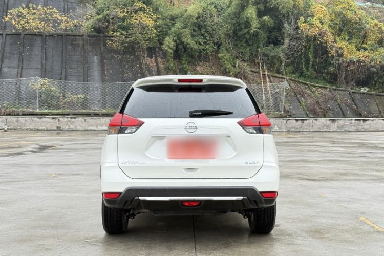 Used Nissan X-Trail 2023 Classic 2.0L Two-Wheel Drive Smart Connect Premium Edition
