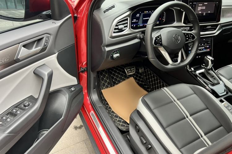 Used Volkswagen T-ROC 2023 300TSI DSG Two-Wheel-Drive Chen Guang Edition
