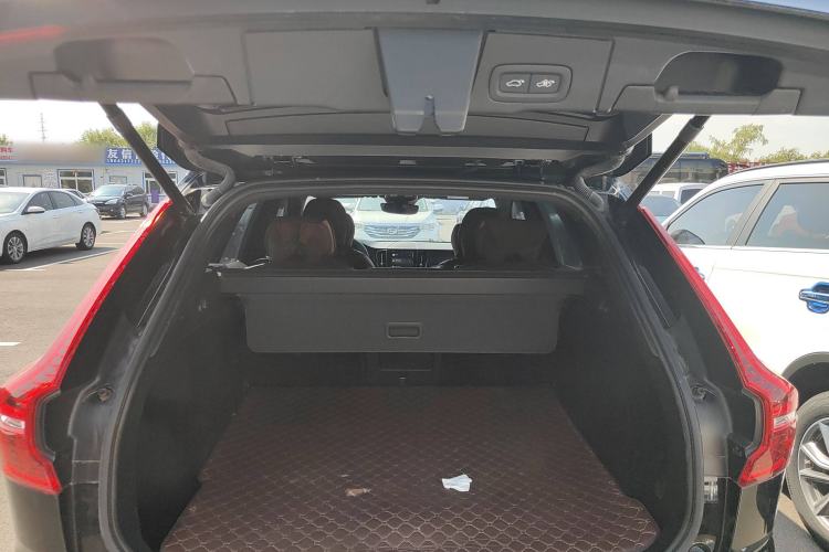 Used Volvo XC60 2025 B5 Four-Wheel Drive Smart & Advanced Luxury Edition
