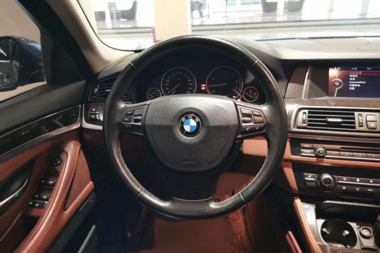 Used BMW 5 Series 2014 525Li Leading Model
