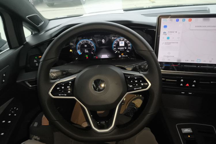 Used Volkswagen Golf 2025 300TSI R-Line
