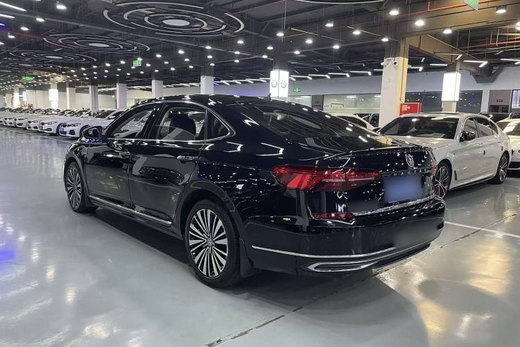 Used Volkswagen Passat 2019 330TSI Luxury Edition China VI Standard
