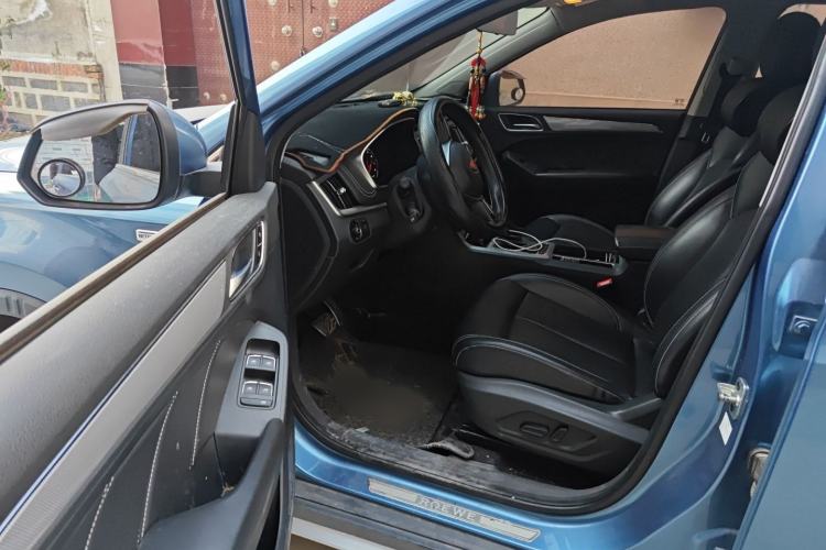 Used Roewe RX5 2016 20T Two-Wheel Drive Automatic Internet Smart Edition
