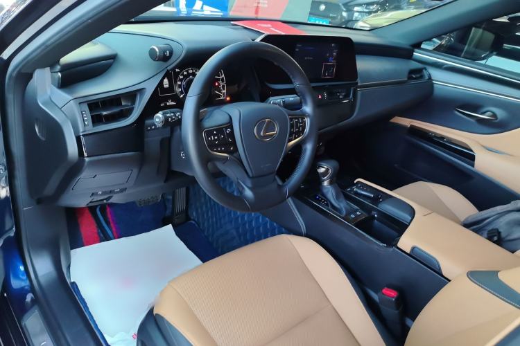 Used Lexus ES 2021 300h Excellence Edition
