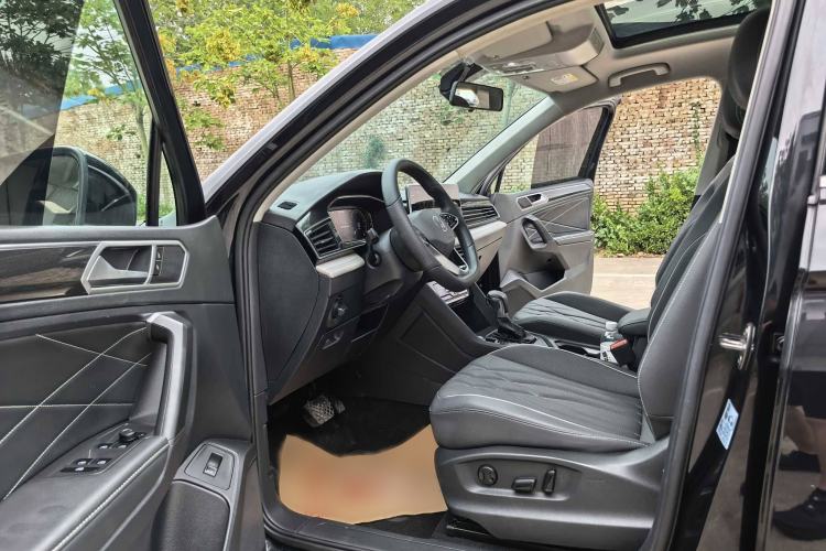 Used Volkswagen Tiguan L 2022 330TSI Automatic Two-Wheel Drive Smart Edition
