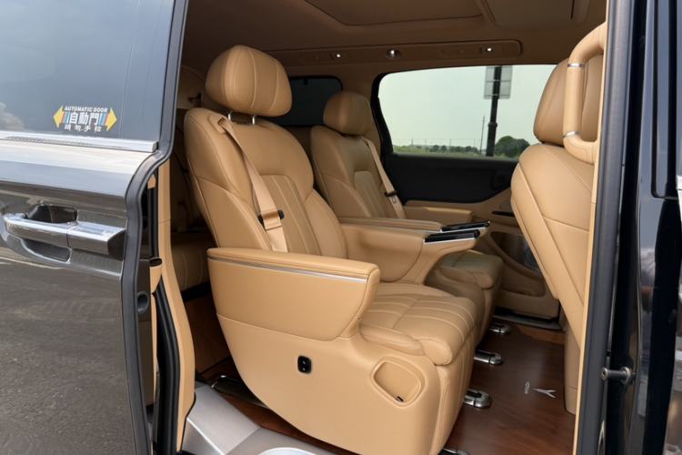 Used VOYAH Dream 2025 PHEV Four-Wheel Drive Prestige Kunpeng Edition