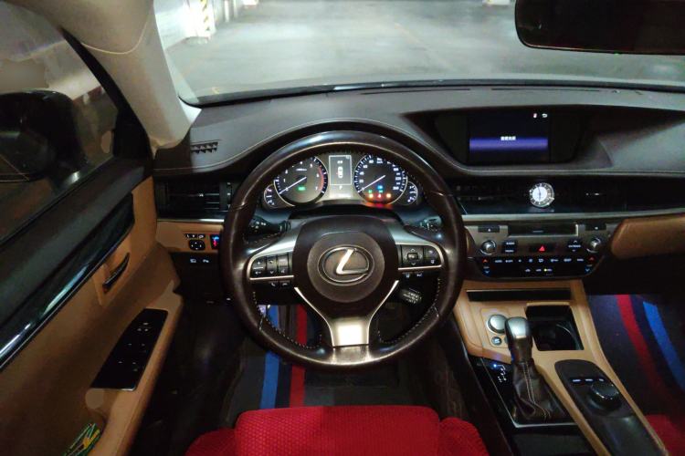 Used Lexus ES 2015 300h Comfort Edition