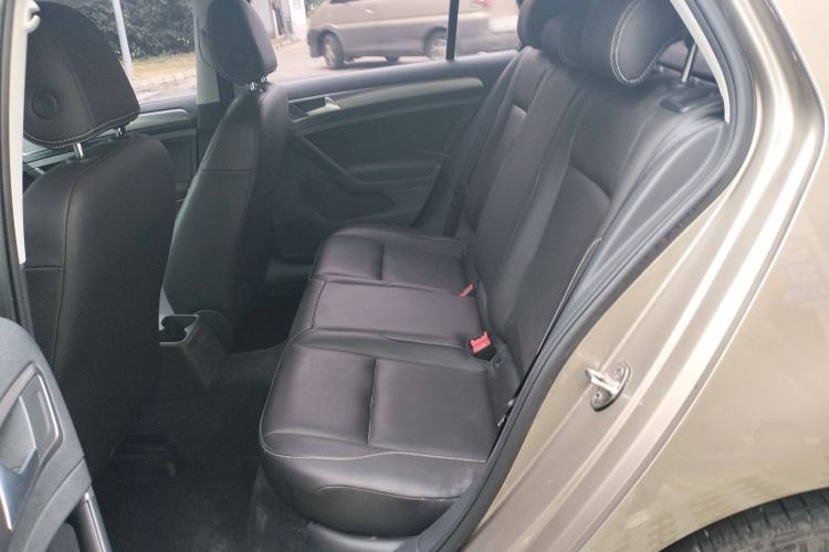 Used Volkswagen Golf 2016 1.6L Automatic Fashion Model
