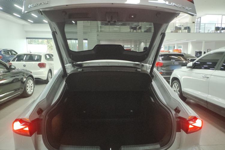 Used Changan UNI-V 2022 1.5T Prestige Version
