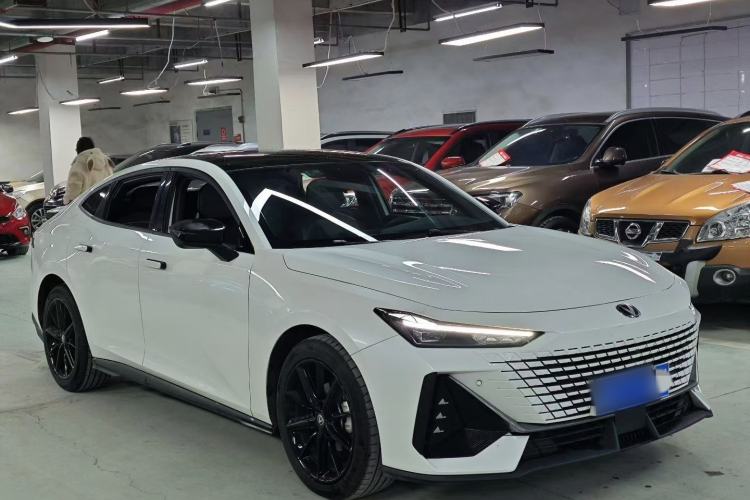 Used Changan UNI-V 2022 1.5T Prestige Version