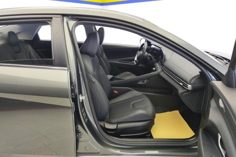 Used Hyundai Elantra 2023 1.5L CVT LUX Prestige Edition