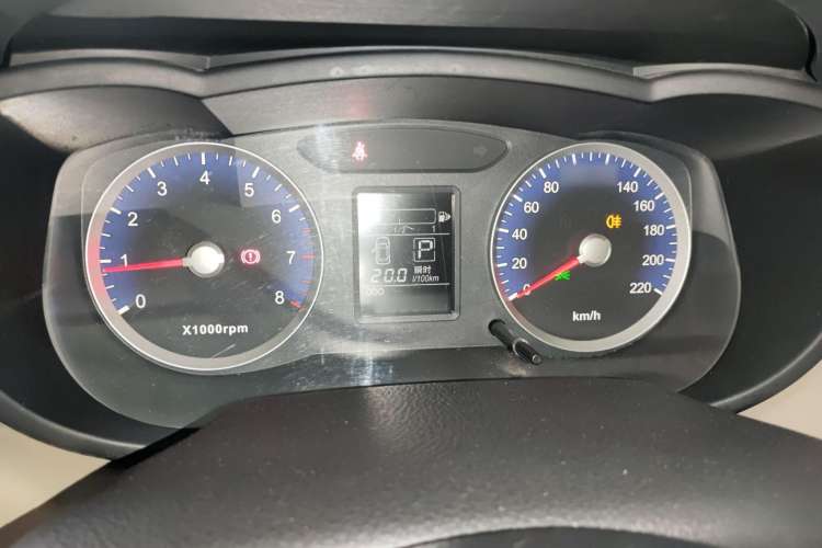 Used Venucia R50 2015 1.6L Automatic Fashion Edition
