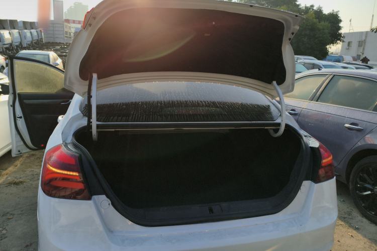 Used Geely Auto Emgrand 2019 Leading Edition 1.5L CVT Luxury Model China VI Standard
